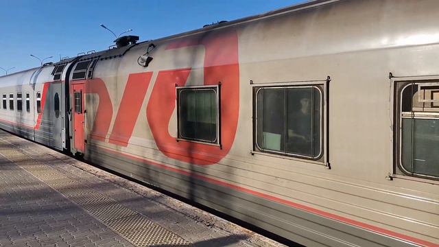 2ТЭ10УТ-0044 с пассажирским поездом 668 Архангельск - Карпогоры отправляется смотреть онлайн