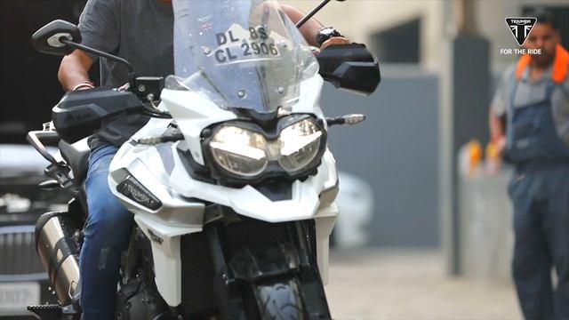 Himalayan escape on Tiger 1200 - Episode 1 смотреть онлайн