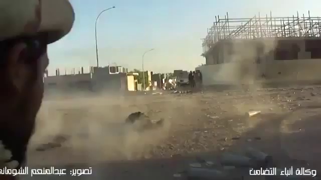 Бои в Сирте, Ливия, 2011 г. "Повстанца" оглушило малость смотреть онлайн
