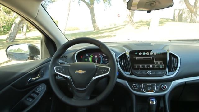 2016 Chevy Volt Vs. 2016 Toyota Prius смотреть онлайн