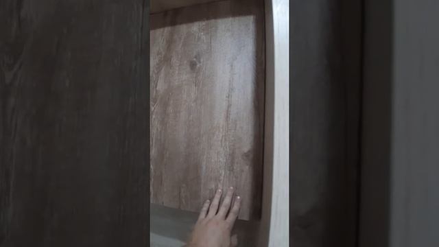 Кухонный гарнитур "Модерн" Фасад белый матовый. Столешница, стеновая панель "дуб Санома" смотреть онлайн