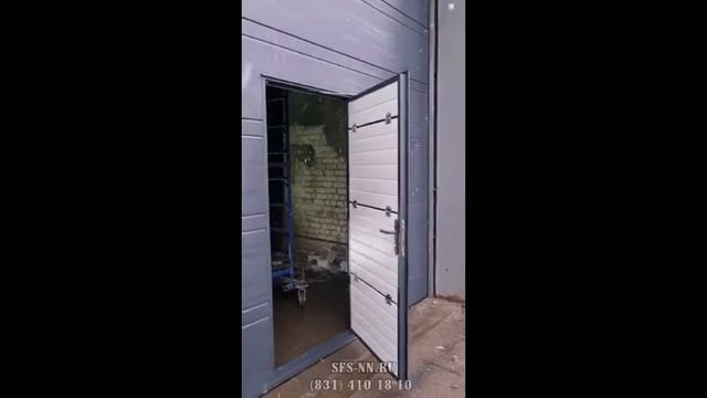 Секционные ворота Ryterna с калиткой смотреть онлайн