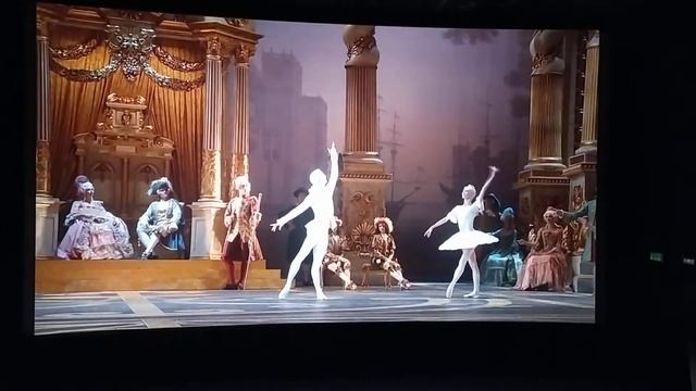 Свадебный танец принцессы и принца Дезире смотреть онлайн