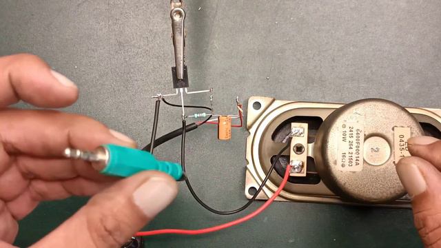 DIY MINI AMPLIFIER WITH TRANSISTOR BD139. смотреть онлайн