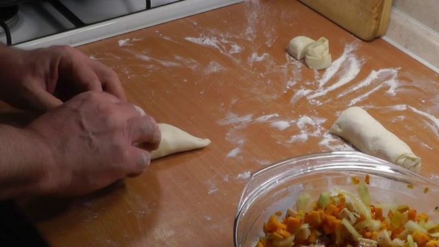 Самса (самбуса, сомоса) с тыквой из слоённого бездрожжевого теста..Просто, очень вкусно и недорого! смотреть онлайн