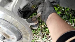 Стук рулевых наконечников.