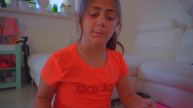 Дети не поделили Слаймы и лизуны! Who will pretend slime game? смотреть онлайн