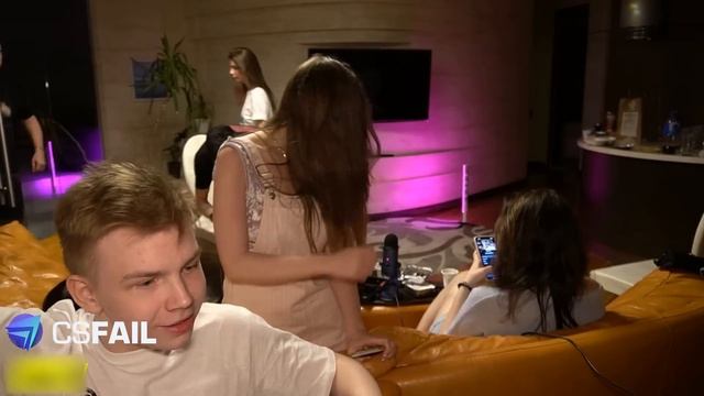 FREAK HOUSE: STROGO ВЛЮБИЛ В СЕБЯ ВСЕХ ДЕВУШЕК НА СТРИМ ХАТЕ БУСТЕРА w/ GENSYXA, AHRINYAN, BY_OWL смотреть онлайн