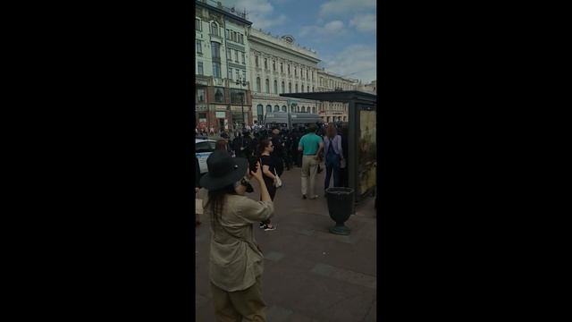 Танцы, задержания, ОМОН, Спайдермен и книга. Санкт-Петербург. 10.08.19 смотреть онлайн