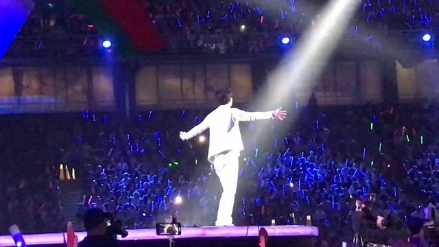 Dimash Kudaibergen. Стадион поёт Любовь уставших лебедей / Stadium sings "Love of Tired Swans". смотреть онлайн