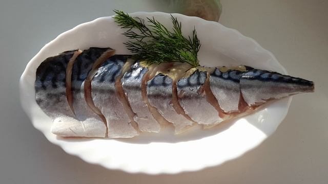 Рецепт очень вкусной малосольной скумбрии в рассоле в домашних условиях. Показываю пошагово смотреть онлайн