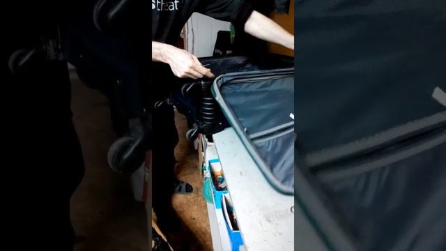 Как прошивать змейка в чемодане. смотреть онлайн