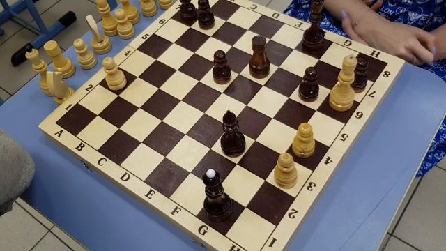 Учитель английского зашла поиграть в шахматы смотреть онлайн