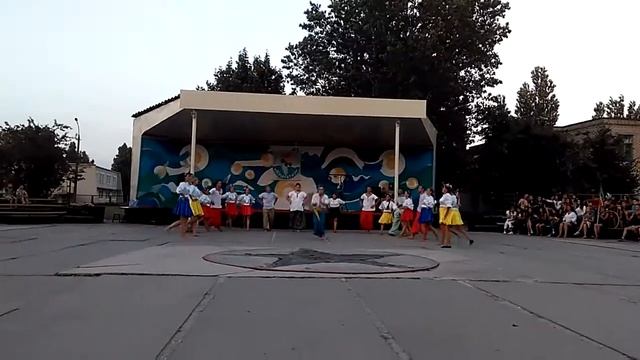 Лагерь "Крылатый". Танец. Танец от вожатых. Украинский народный. Ты ж мене підманула. смотреть онлайн