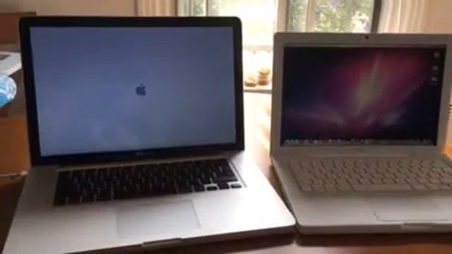 Old white macbook vs silver macbook pro смотреть онлайн