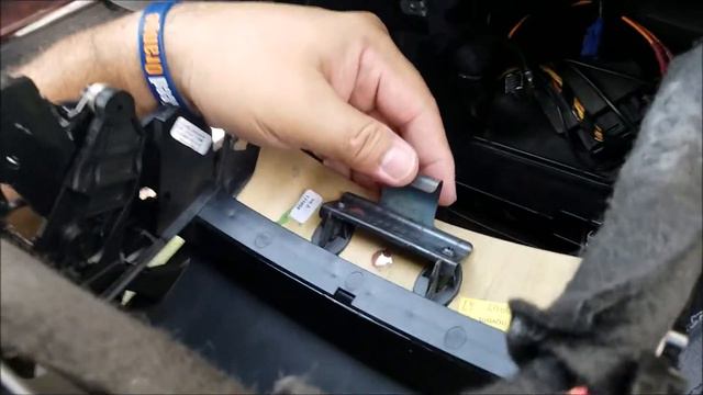 How to Remove Navigation / CD Changer / Command unit from Mercedes CL550 2008 for Repair. смотреть онлайн