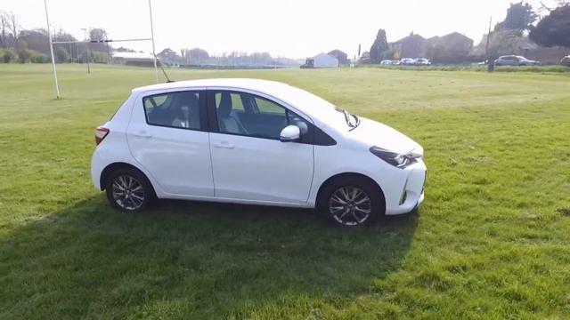 Toyota Yaris 1.5 VVT-i Icon 5dr смотреть онлайн