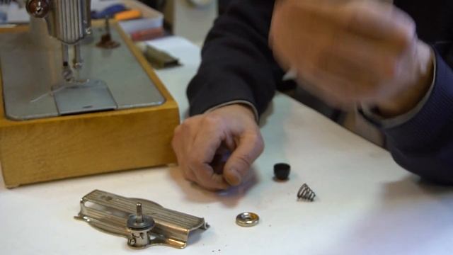 Регулятор натяжения верхней нити швейной машины. Как собрать правильно регулятор натяжения? смотреть онлайн