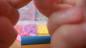 как завязать браслетик из резинок без помощи пуговицы S