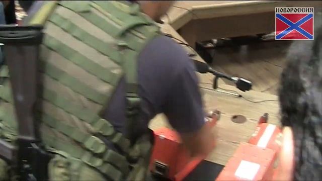 Александр Бородай. Передача официальной делегации Малайзии "Черных ящиков" сбитого самолета. смотреть онлайн