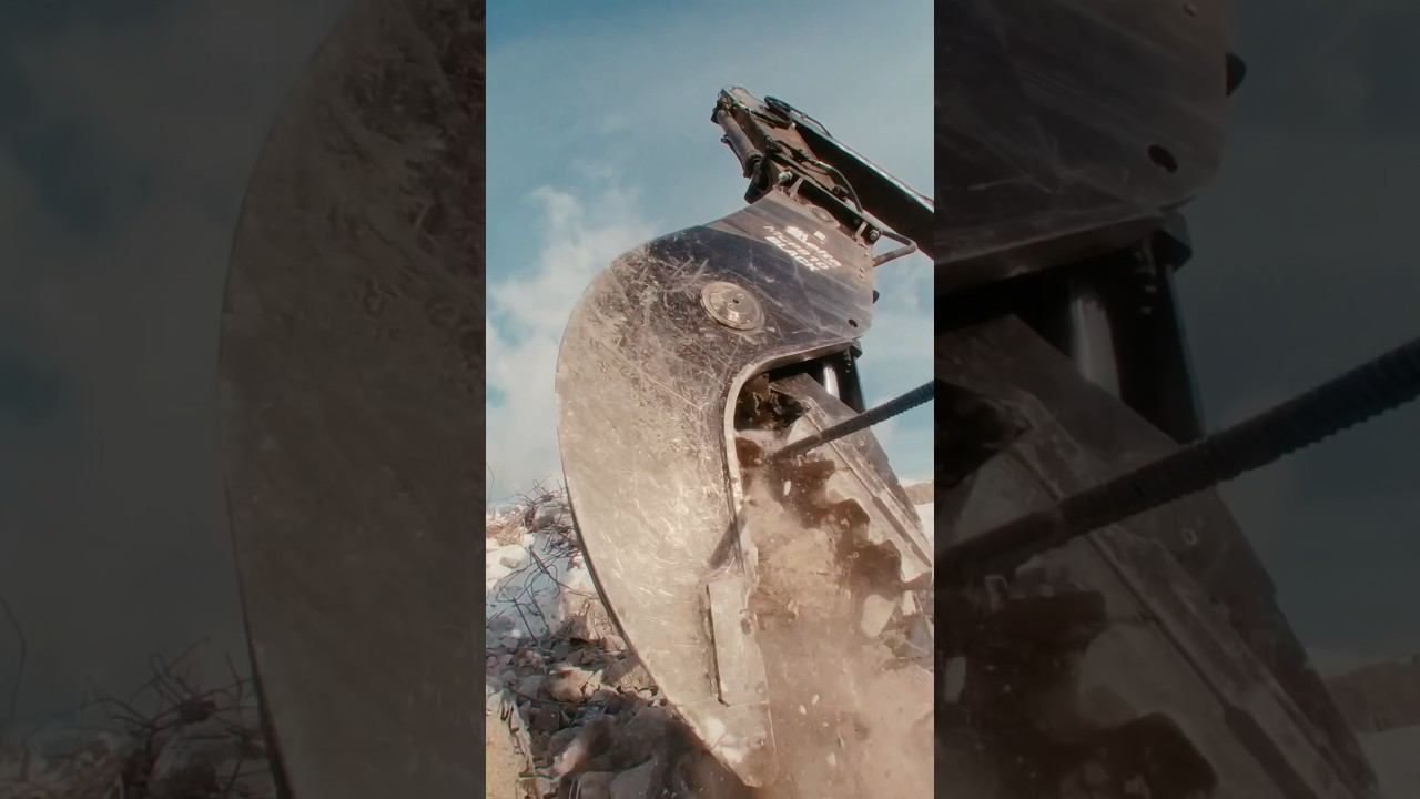 Рециклинг бетона в действии! #спецтехника #экскаватор #демонтаж #гидромолот #гидроножницы смотреть онлайн