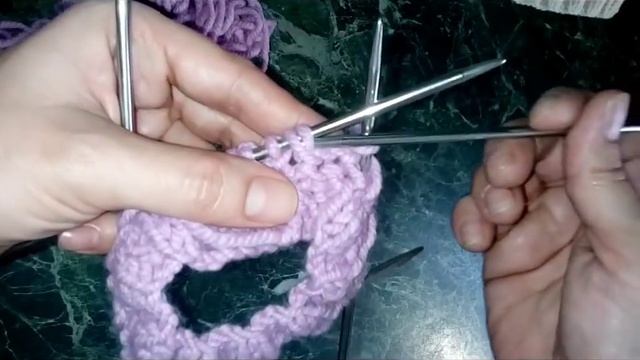 Шапка узором "Соты" вкруговую. Убавление петель внутри узора Соты" смотреть онлайн