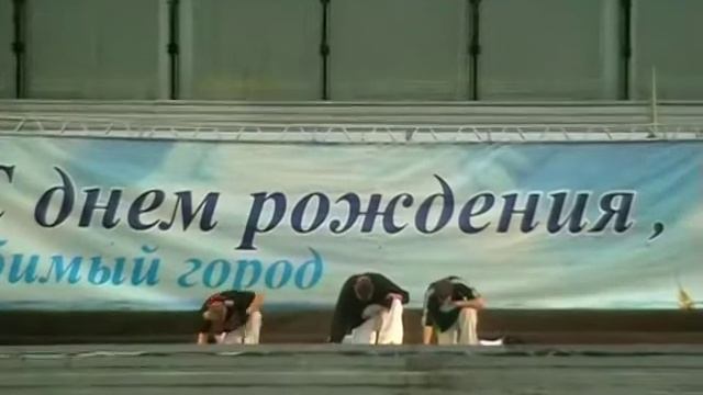 Маленькая прелесть и Boom-Bastic-Jam на дне города смотреть онлайн