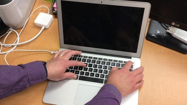 How to do a PRAM Reset on your MacBook смотреть онлайн
