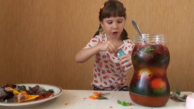 Оля ищет Киндер Сюрпризы в гигантском желе смотреть онлайн