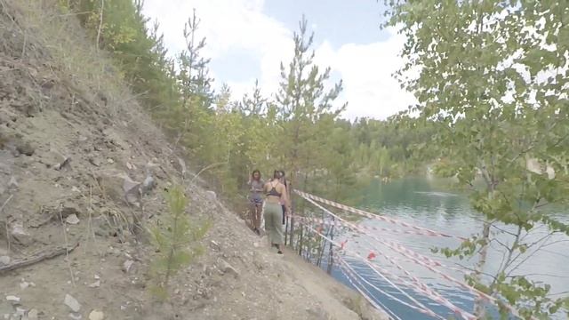 Абрашино: Дорога через Искитим. Обзор мраморного озера смотреть онлайн