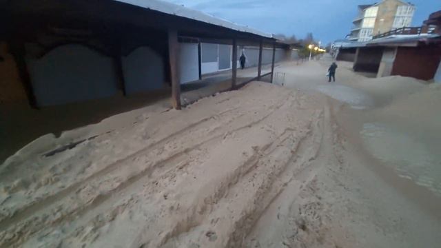 Витязево - ПАРАЛИЮ ЗАСЫПАЕТ ПЕСКОМ смотреть онлайн