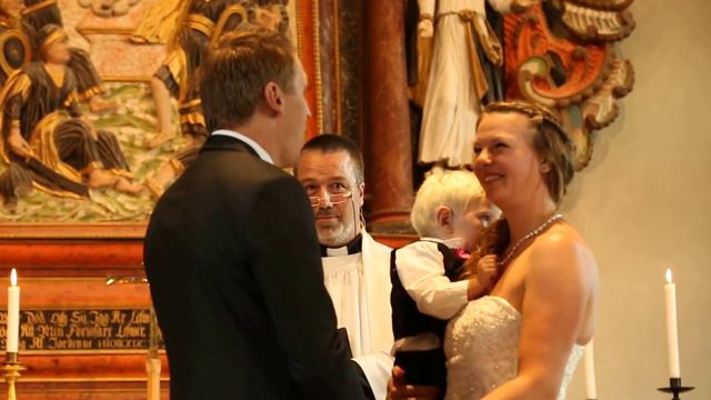 André sjunger för sin brud i kyrkan смотреть онлайн