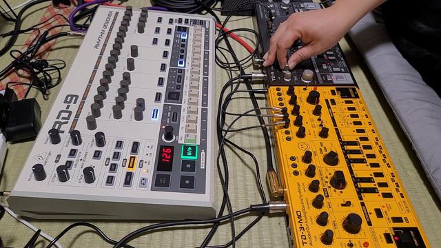 BEHRINGER TD-3-MO TD-3 RD-9 JAM009 #techno #acid #behringer #td #rd смотреть онлайн