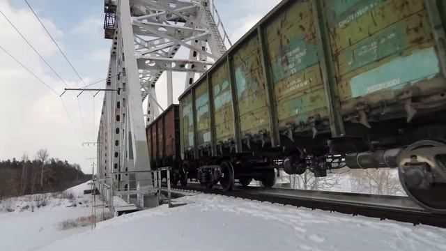 Встретил на мосту товарный поезд на перегоне Иваново-Новки 2 смотреть онлайн
