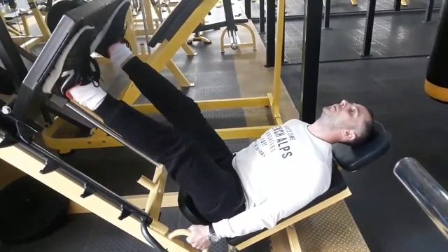 Как правильно выполнять жим ногами на тренажере смотреть онлайн