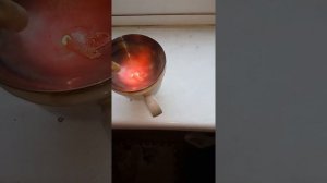 Плавлю серебро газовой горелкой.