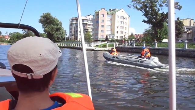 Прогулка на катамаране по Верхнему озеру. Калининград смотреть онлайн