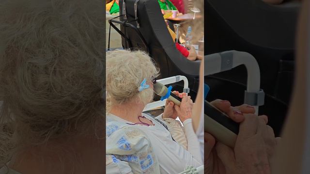 Пациентка хосписа «Даниловский» прочитала стихотворение на празднике в честь дня рождения учреждения смотреть онлайн