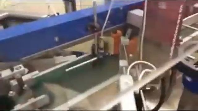Аппликация этикетки на плоские стеклянные бутылки смотреть онлайн