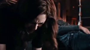 Превращается в оборотня