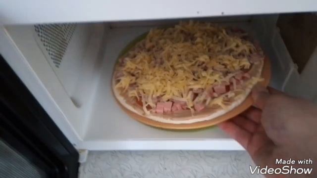 Пицца в микроволновке за минуту на скорую руку.. ПРОСТО И ВКУСНО / Pizza смотреть онлайн
