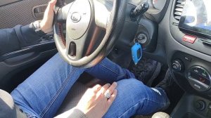 Как трогаться на механике. Первый урок вождения.