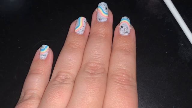 Groovy Pastel Glitter Nails смотреть онлайн