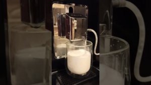 Приготовление Латте в кофемашине Krups EA 891810