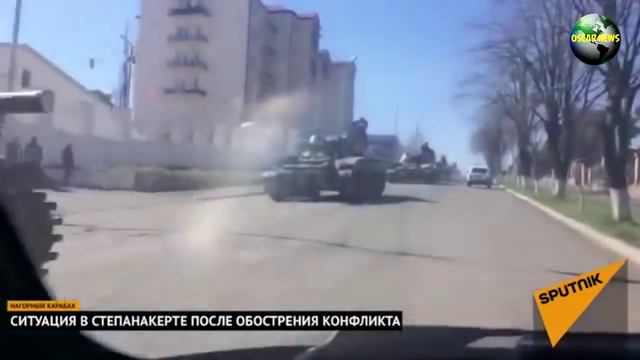 Военная техника Армении движется в Нагорный Карабах смотреть онлайн