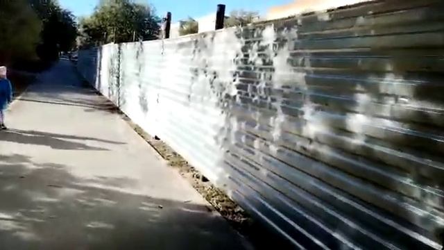 Вырубку деревьев под неизвестное строительство заметили в Волгограде смотреть онлайн