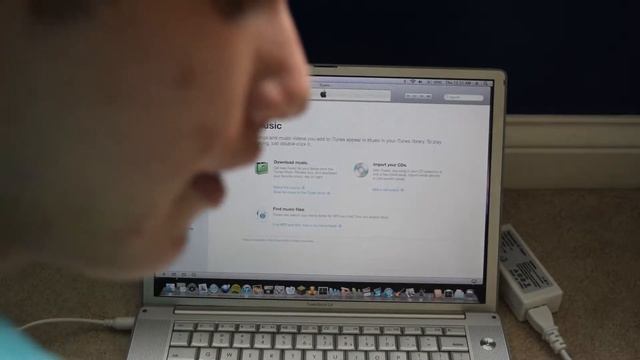 Exploring my awesome PowerBook G4 15" 1.67GHz смотреть онлайн