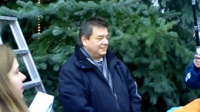 Marl : Kinder singen das Lied "Dicke Rote Kerzen" am Weihnachtsbaum vor dem Rathaus смотреть онлайн
