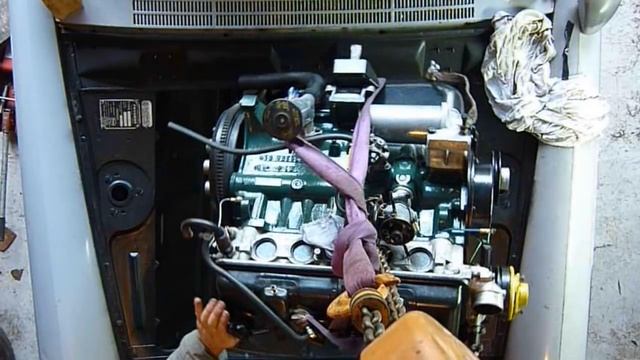 Montage du moteur dans la 404 en 10 minutes! смотреть онлайн