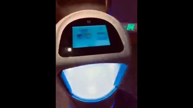 ОБСЛУЖИВАНИЕ НОМЕРОВ РОБОТОМ ВО ВРЕМЯ КАРАНТИНА В КИТАЙСКОМ ОТЕЛЕ. смотреть онлайн